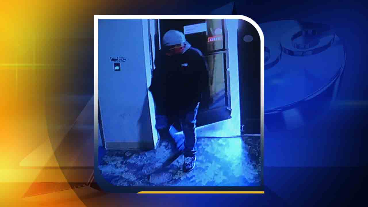 Garner police: Armed, masked man robbed Wake County internet cafe