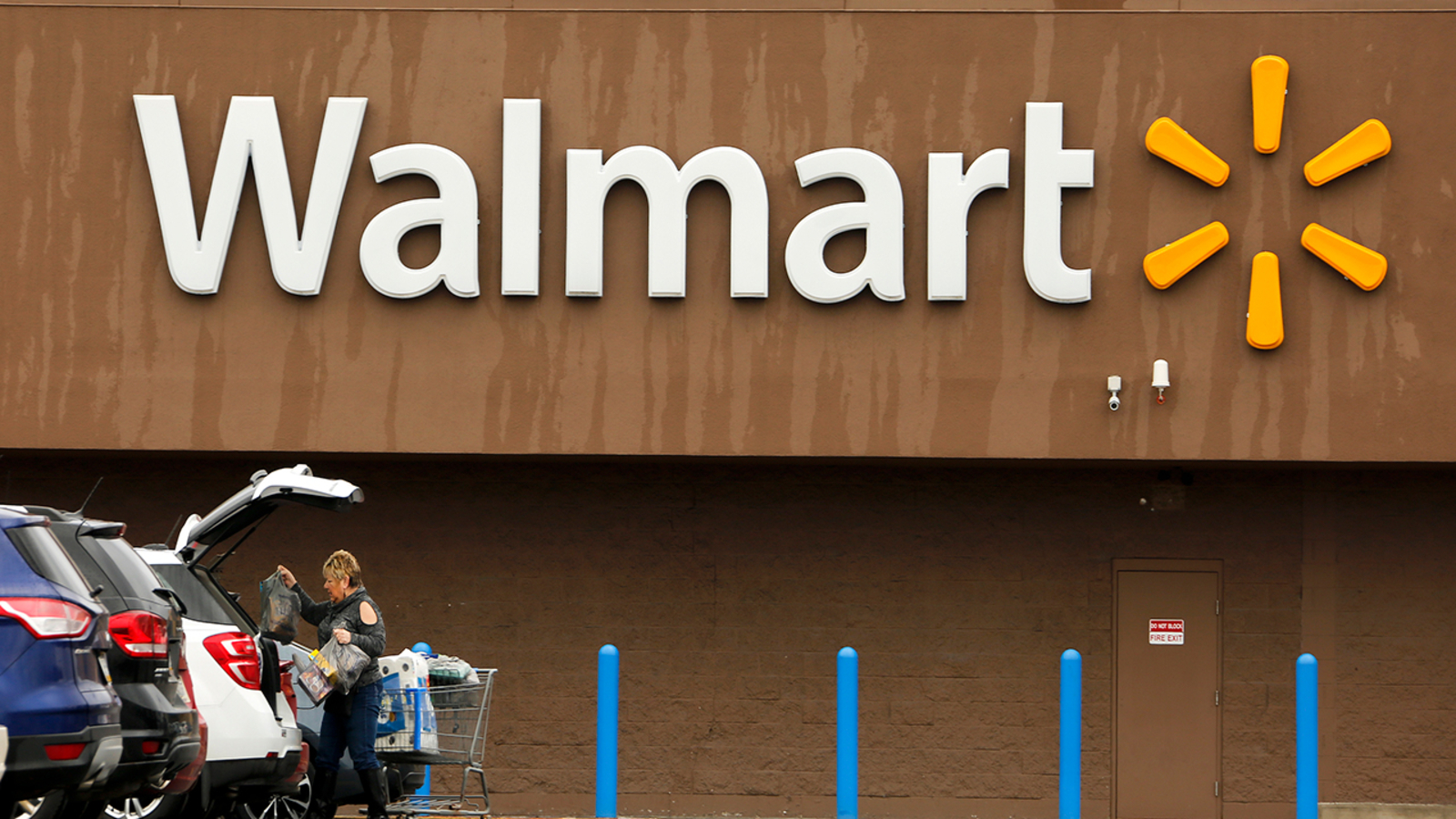 Walmart to offer workers college tuition for 1 per day ABC30 Fresno