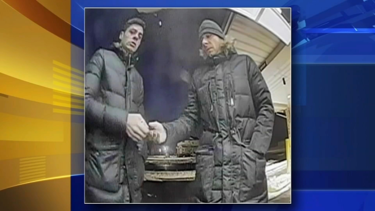Surveilance video catches two suspects placing card skimmers on ATM