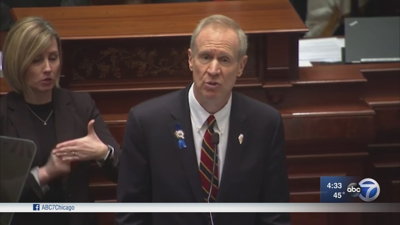 Gun dealer licensing bill waits for Rauner's signature