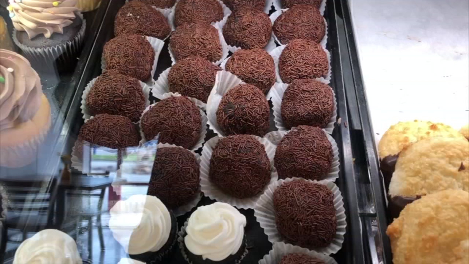 Bakery gives loyal fans the chance to be on TV ABC13 Houston