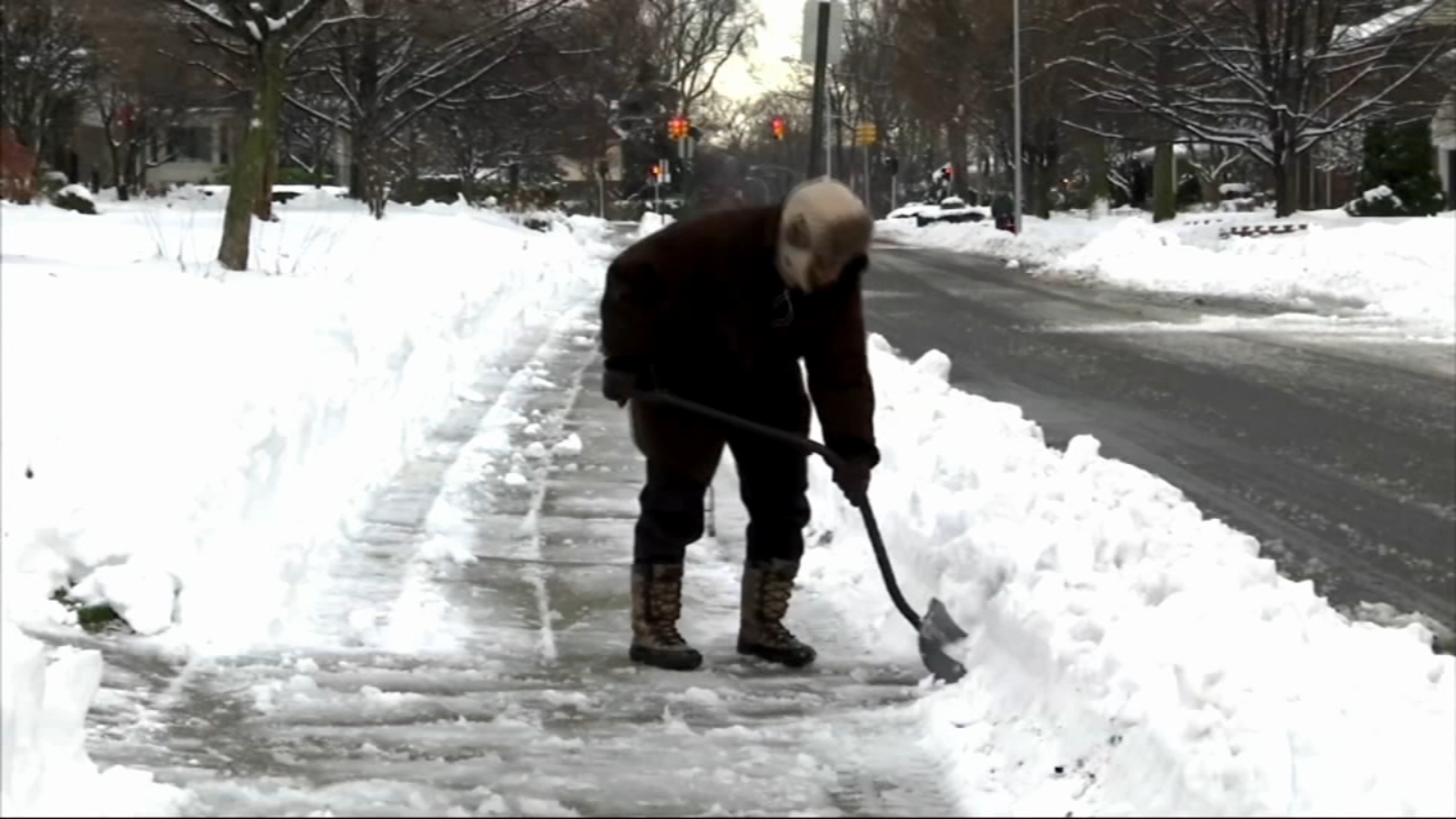 How to safely shovel heavy, wet snow to minimize back pain 6abc