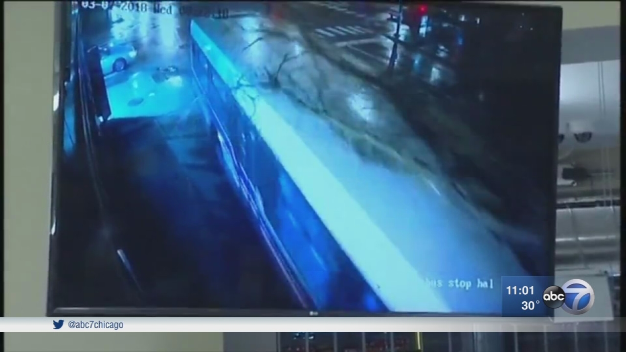 6 hurt after bus, SUV crash in Englewood