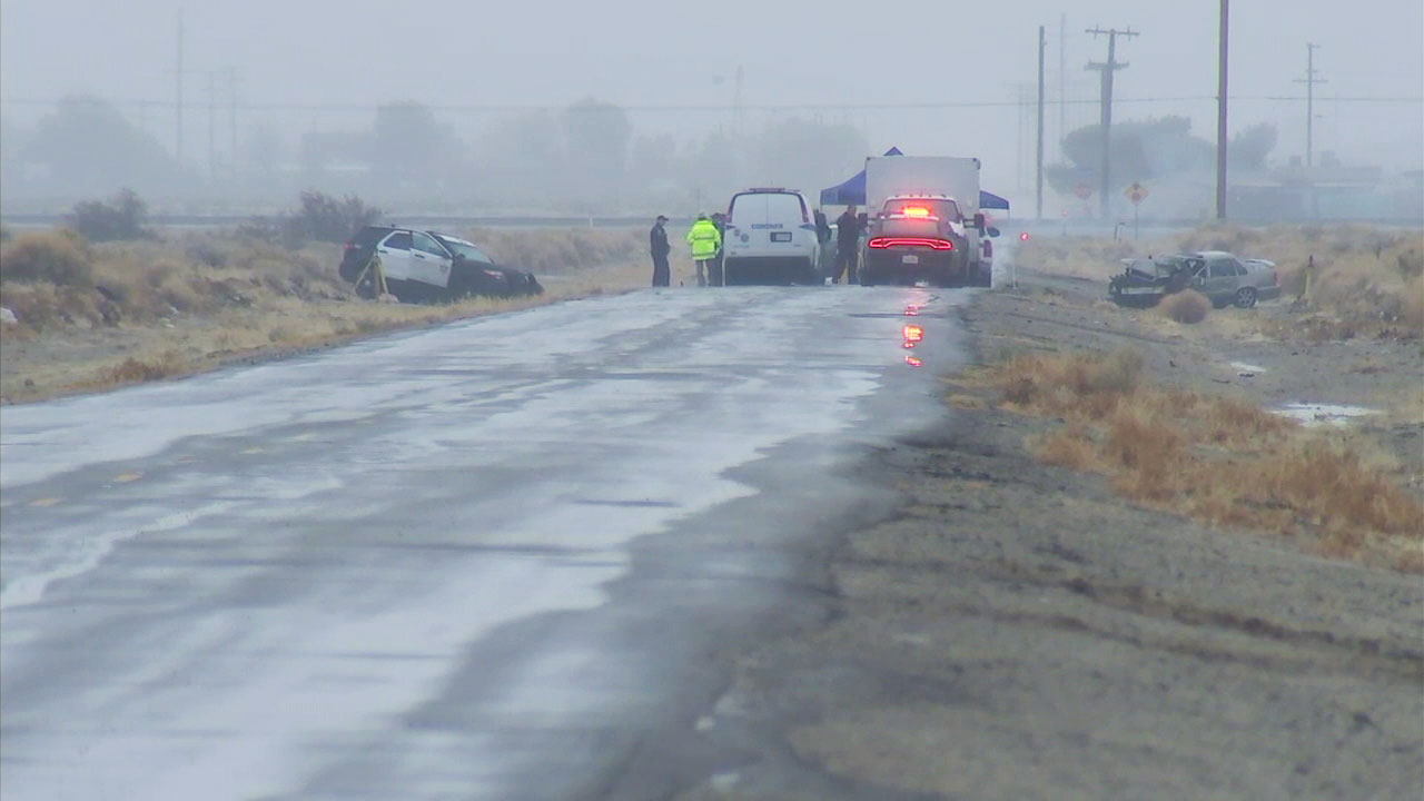1 person killed, deputy hospitalized in Lancaster crash