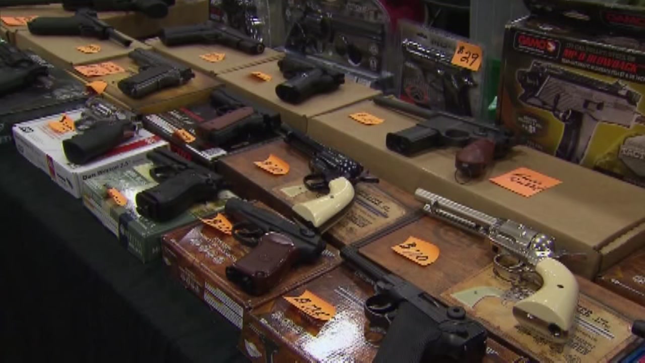 Trump doesn't set age for guns