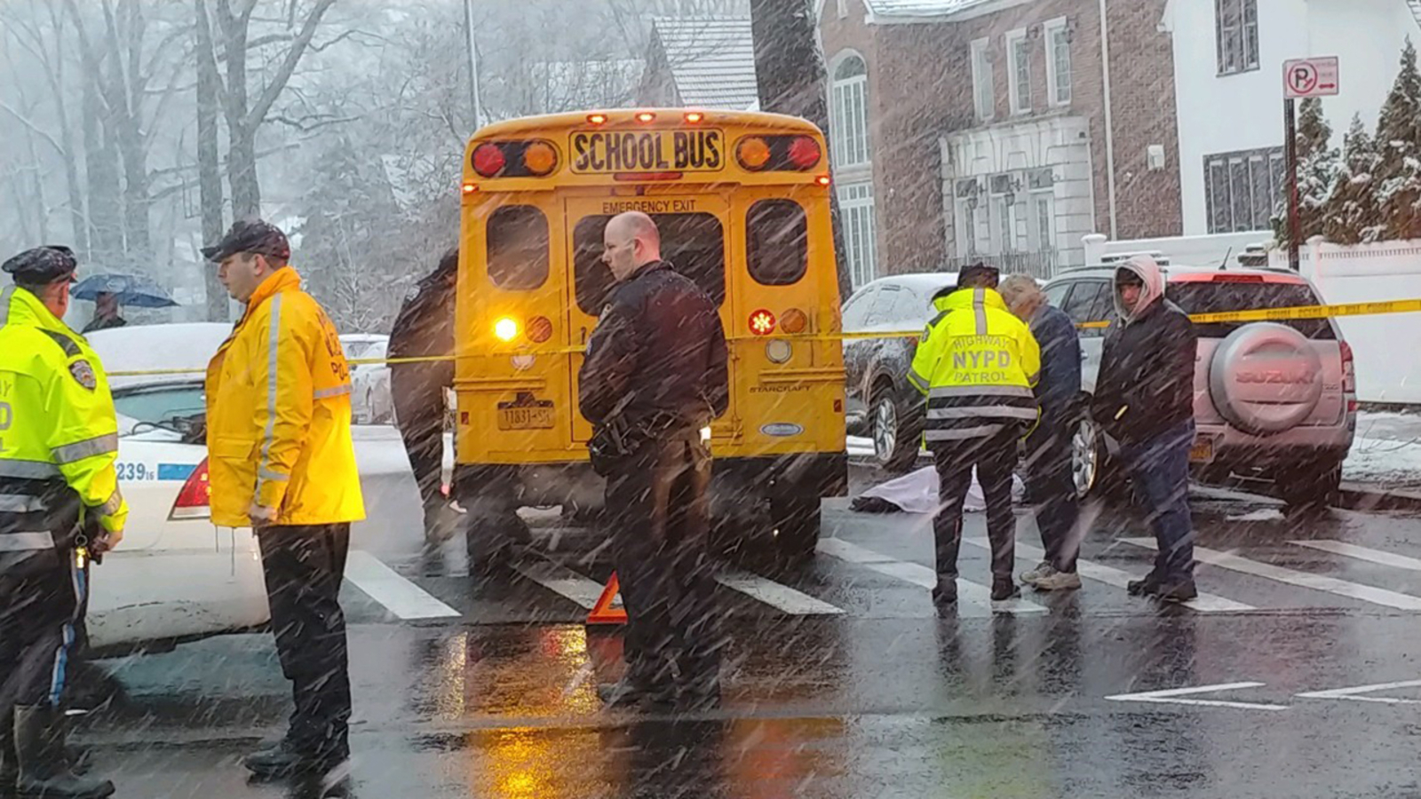 Woman fatally struck by school bus in Kew Gardens, Queens - ABC7 New York