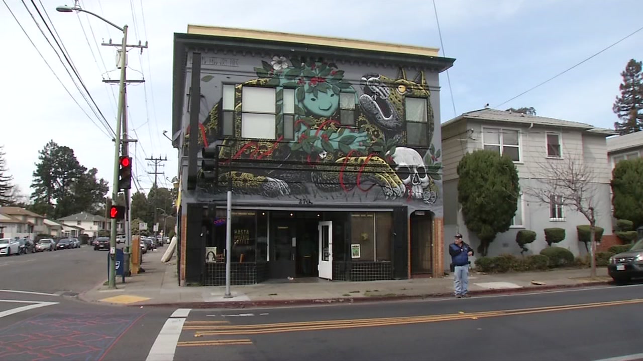 Oakland coffee shop receives mixed reaction over anti-police stance
