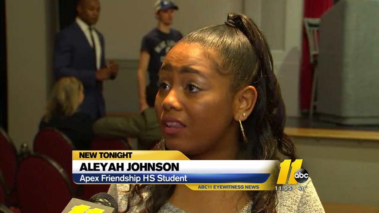 Apex students discuss gun laws, prepare for walkout