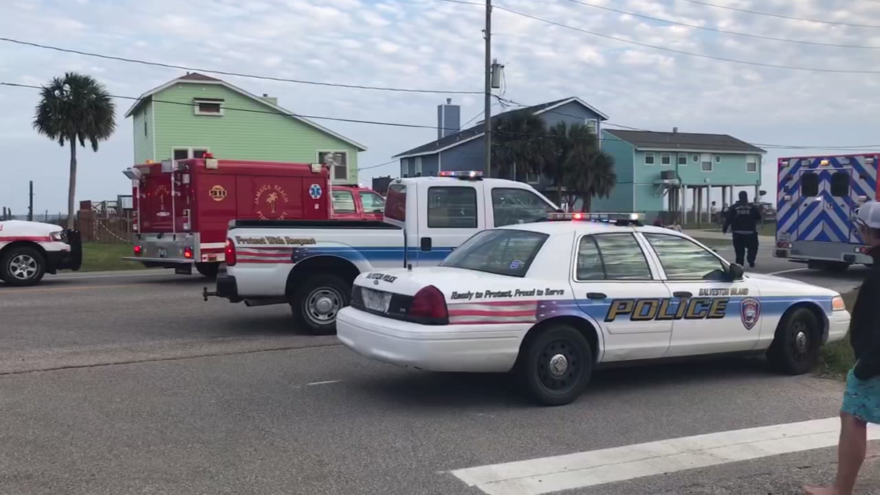 3 thrown from truck after crash on Galveston's West End