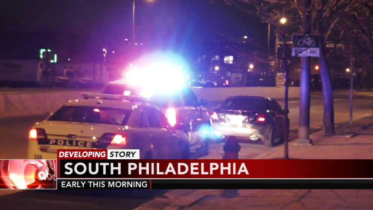2 men flee South Philadelphia traffic stop