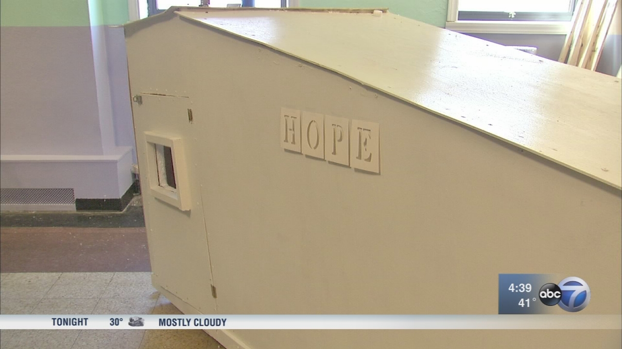 Students create portable shelters for homeless