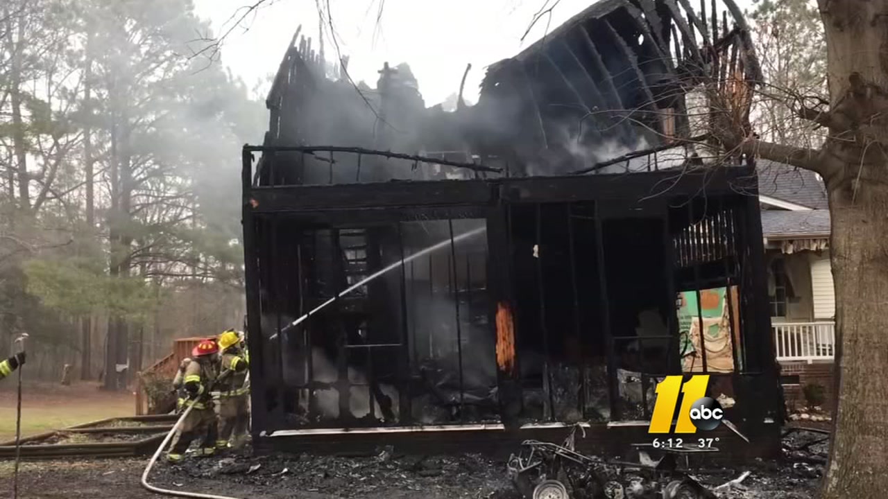 Family escapes fire in Johnston County