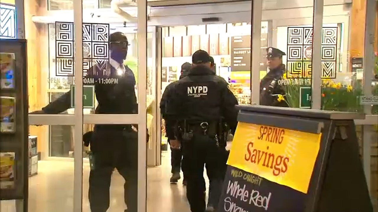 Police shoot suspect with knife in Harlem Whole Foods