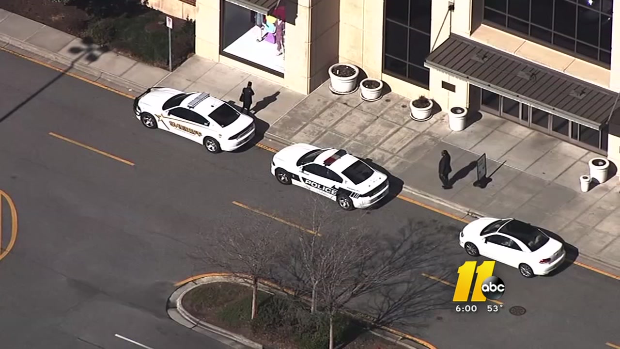 Bomb threat delays opening of Streets at Southpoint