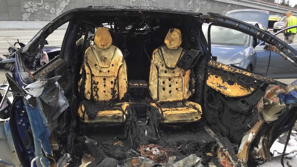 VIDEO: Fiery Tesla crash kills driver in Mountain View