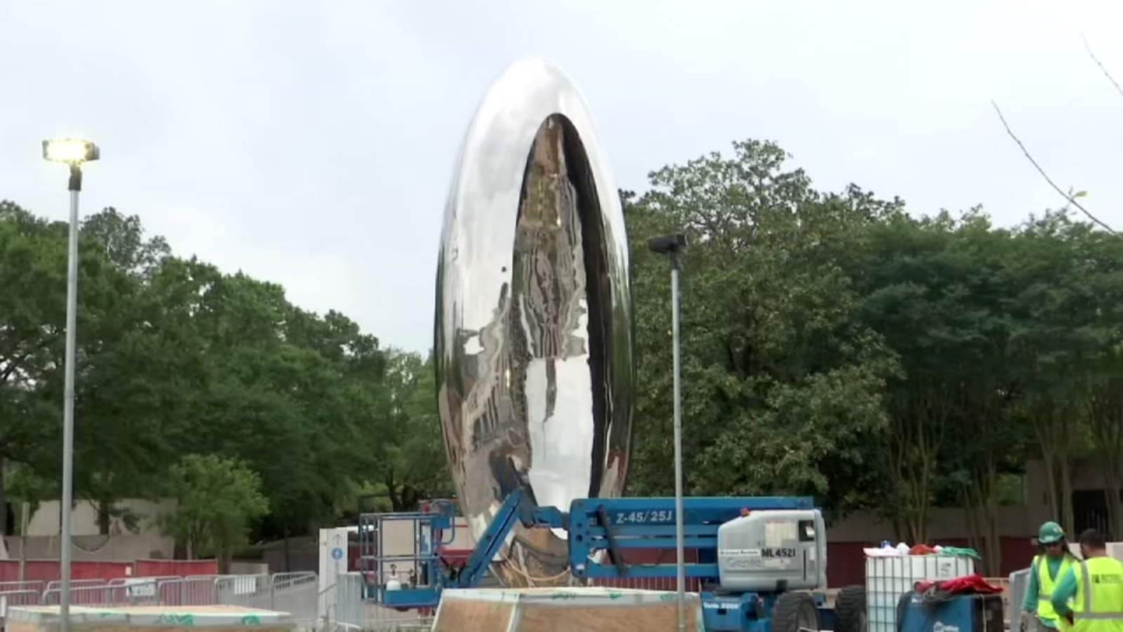 Monumental "Cloud Column" sculpture similar to Chicago's "Bean" now at