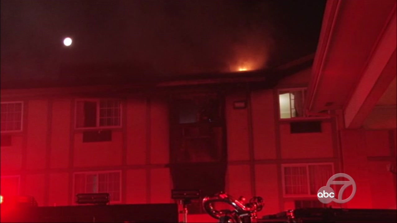 2-alarm fire prompts evacuations at hotel in Hayward