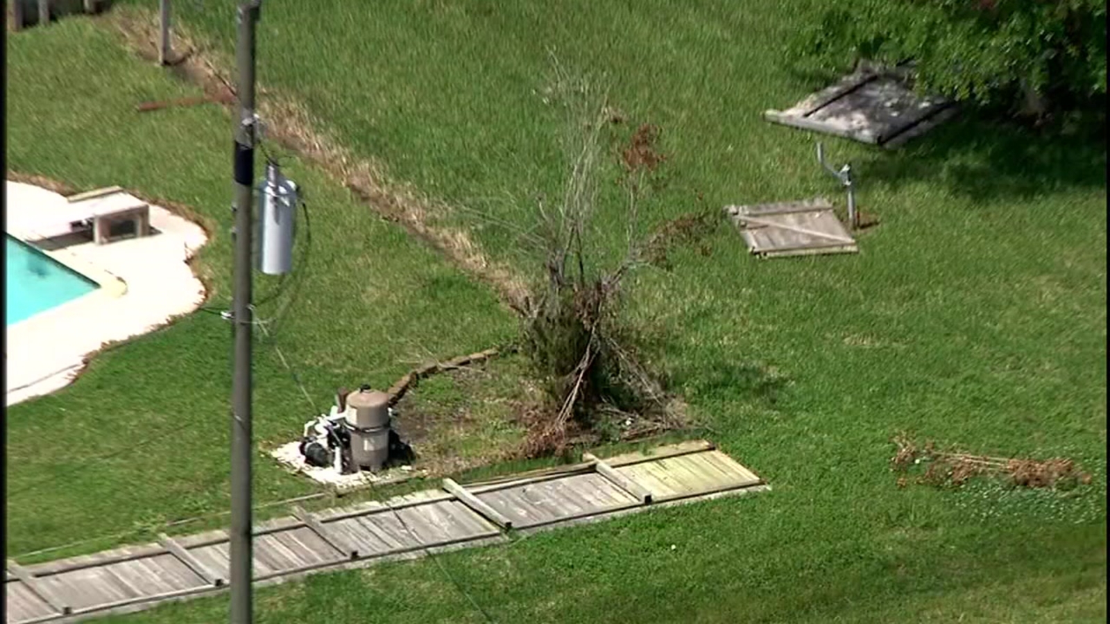 National Weather Service investigator finds signs of tornado damage in Iowa Colony ABC13 Houston