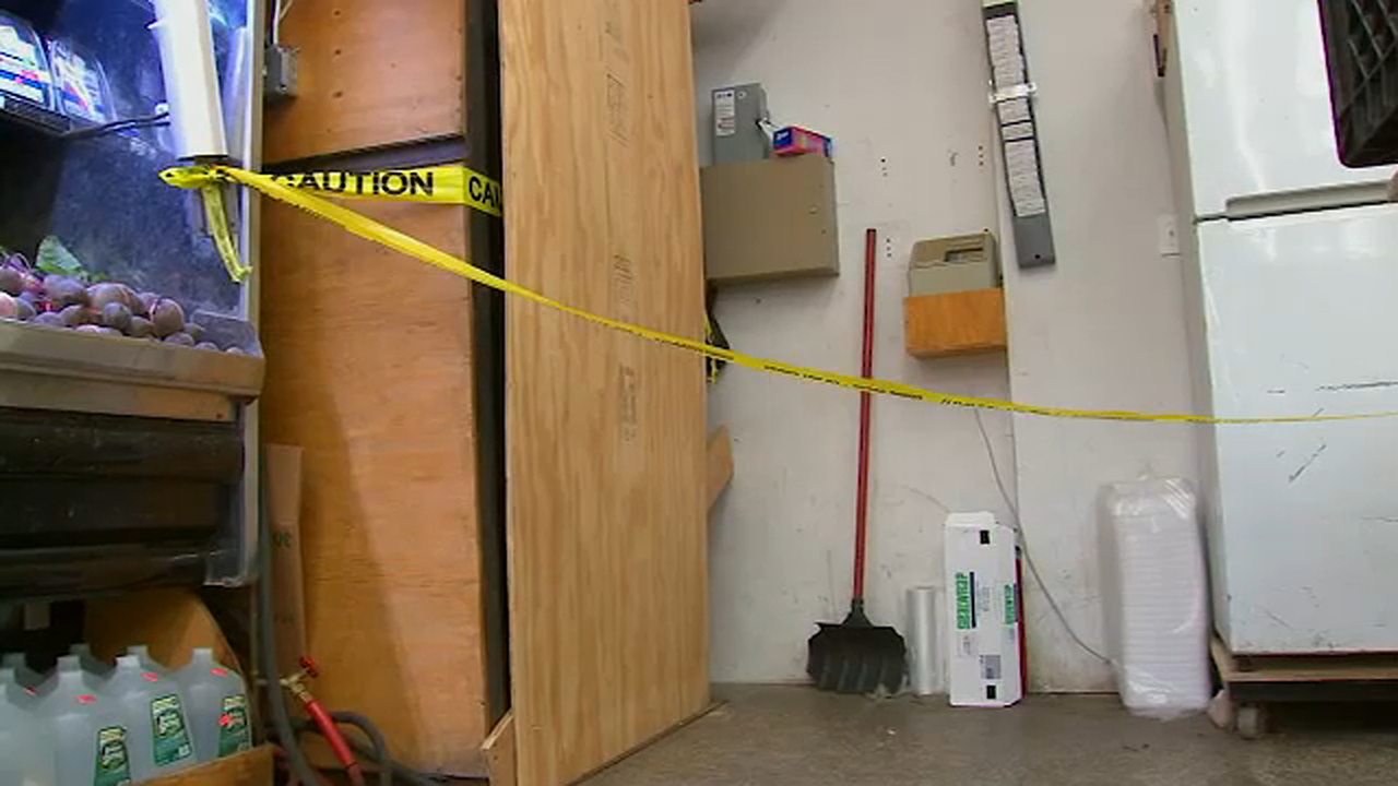 Deliveryman crushed at NYC supermarket