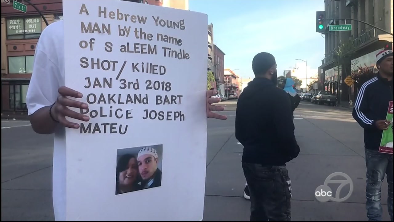 Protesters take to streets of Oakland to oppose police shooting