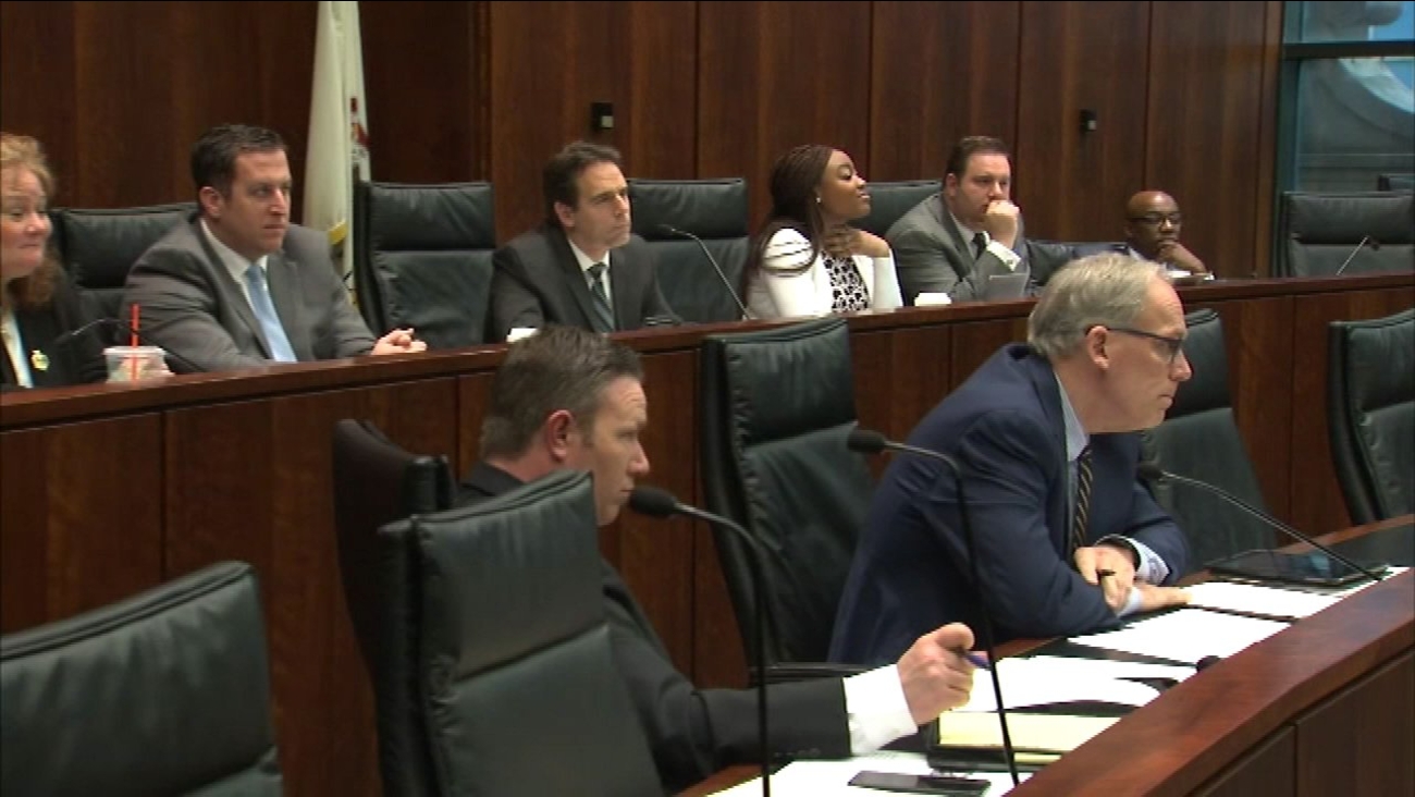 Illinois Senate panel looks at Internet gaming