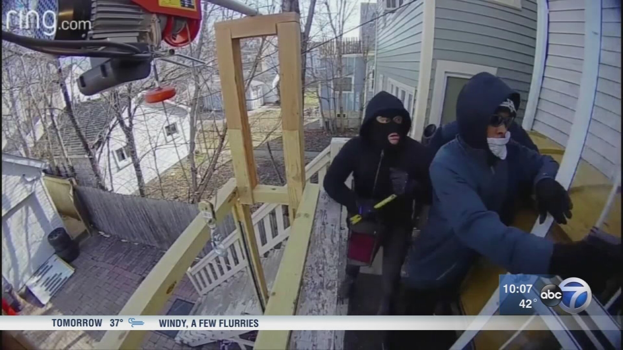 Security cameras captures attempted break-in in Irving Park