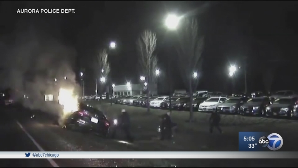 Good Samaritans rescue man from burning car in Aurora