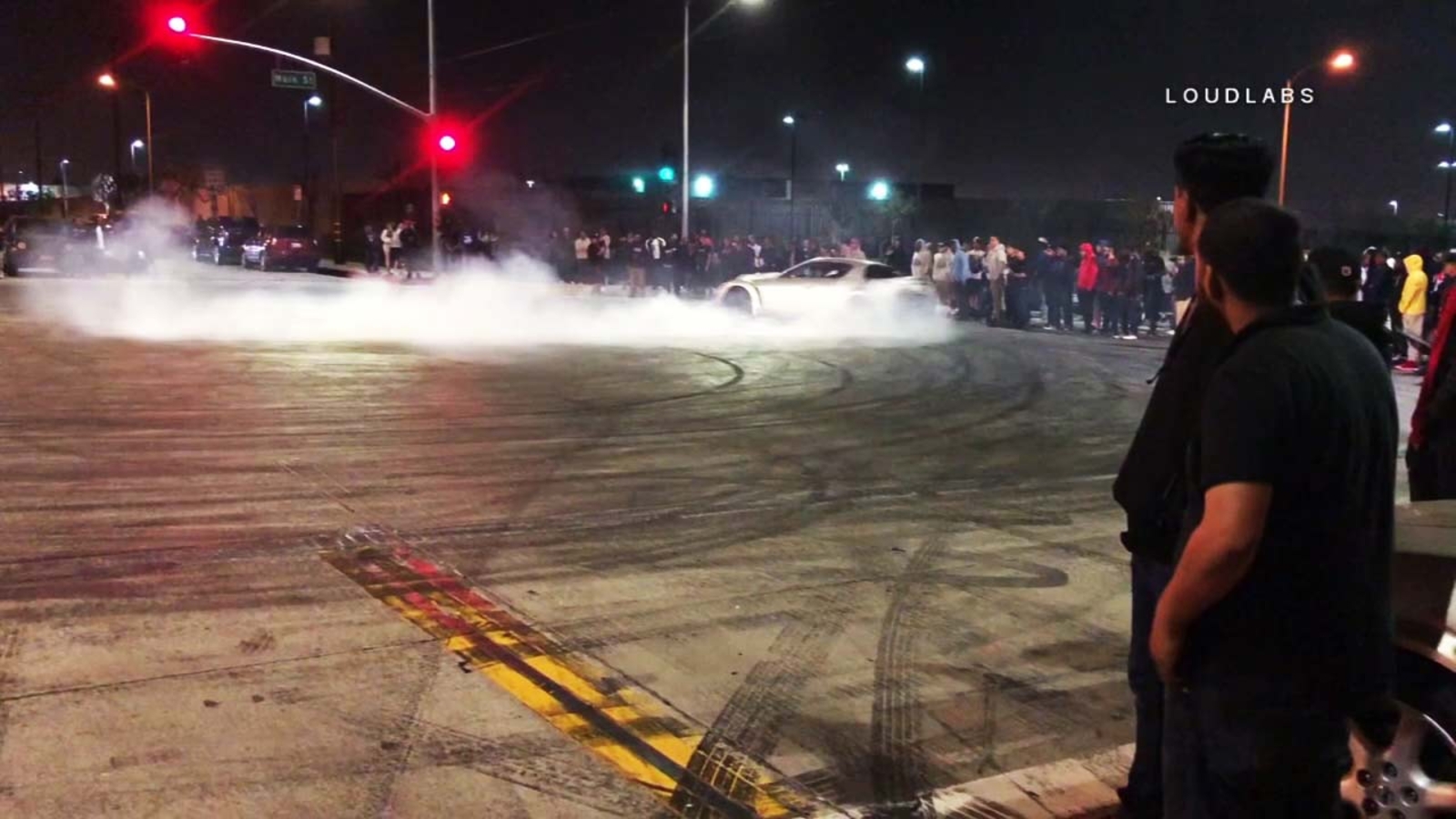VIDEO Wild car stunt sideshow draws large crowd in Compton ABC7 Los