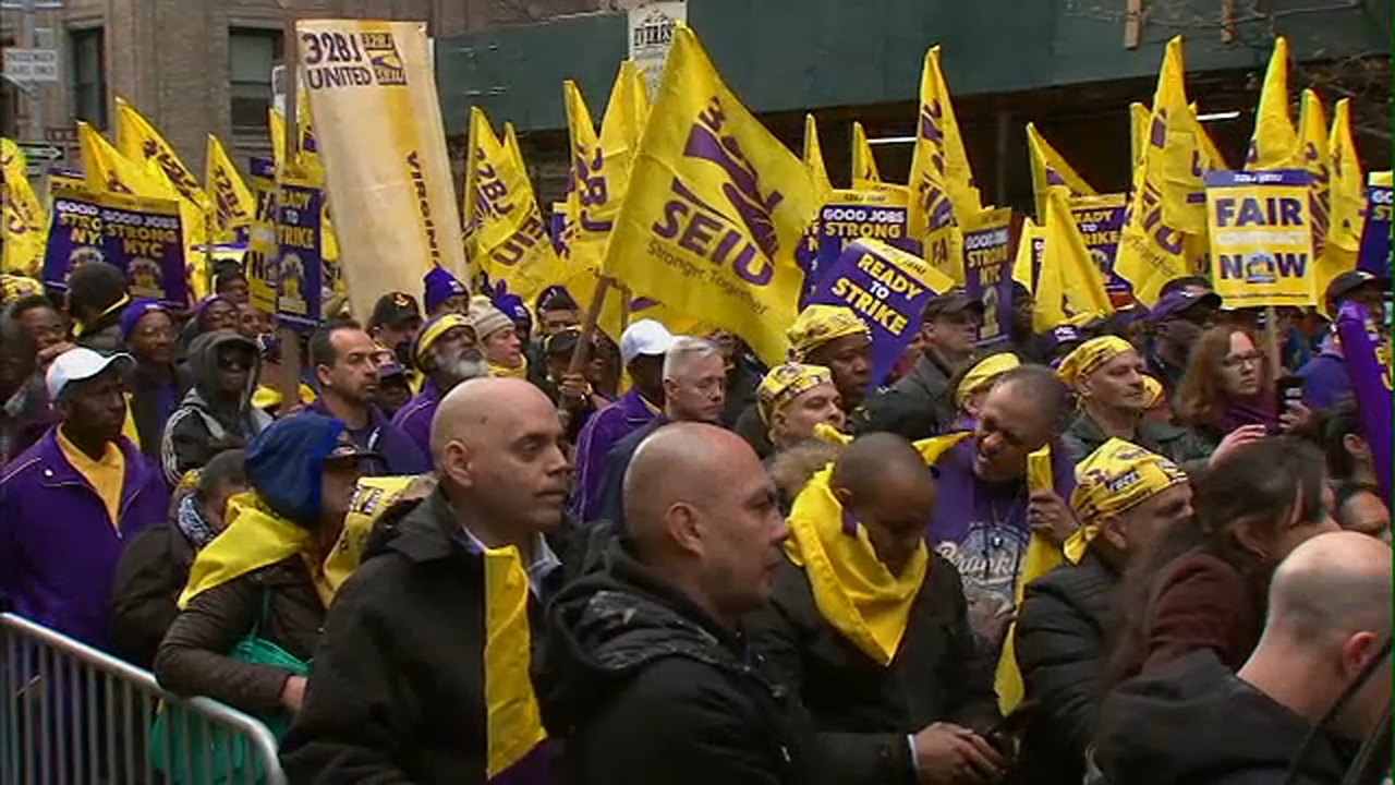 NYC apartment building workers hold rally to push for new contract