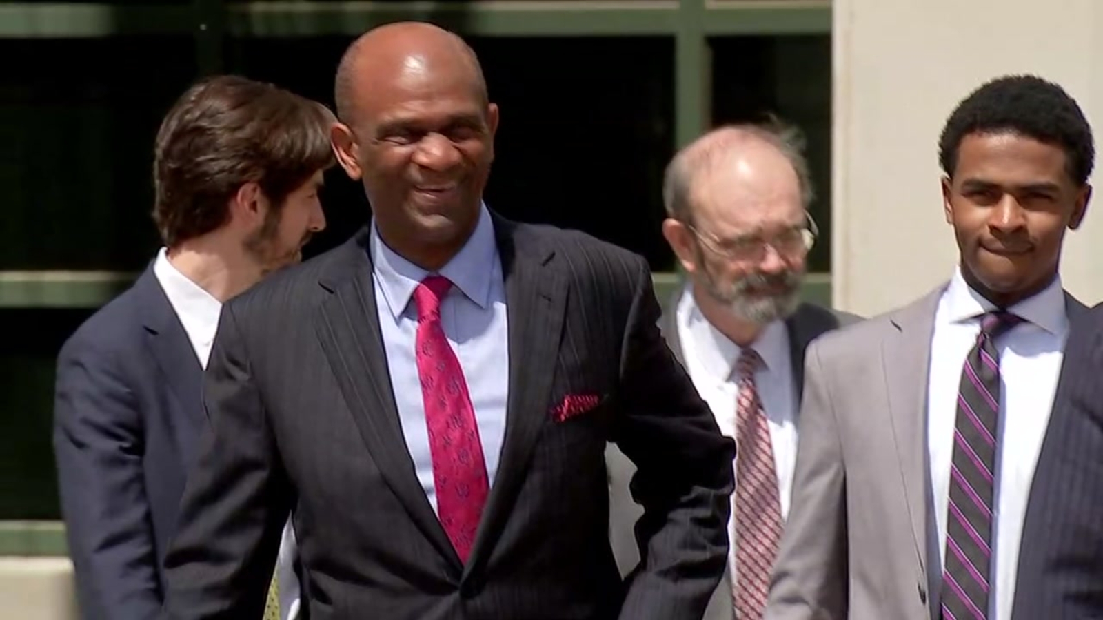 pastor-kirbyjon-caldwell-turns-himself-in-to-face-fraud-charges-abc13