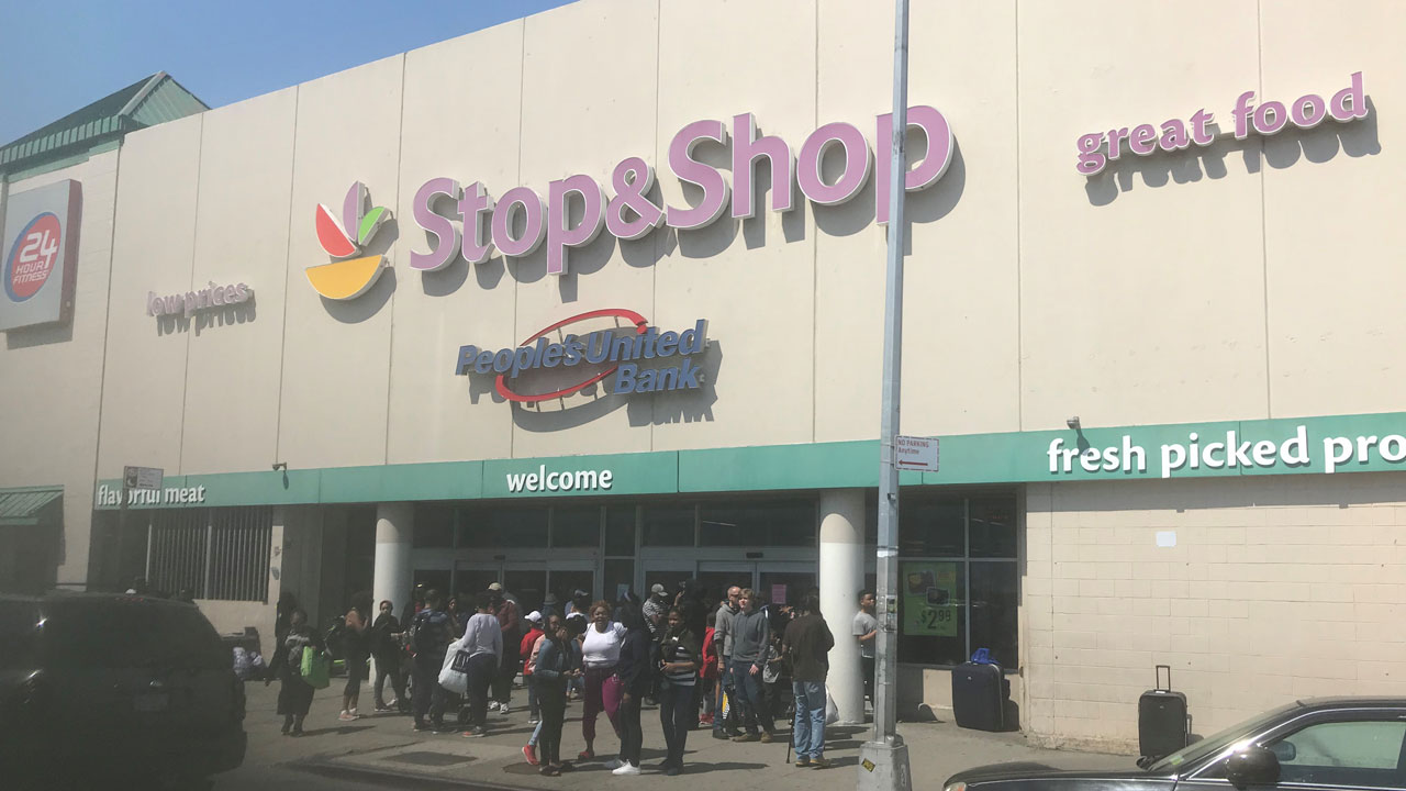 Police: Alleged shoplifter dies after altercation with Stop & Shop employees in Brooklyn