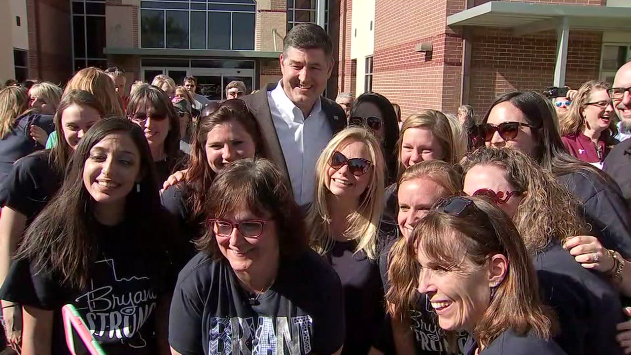 Supporters welcome Katy ISD superintendent ahead of board meeting