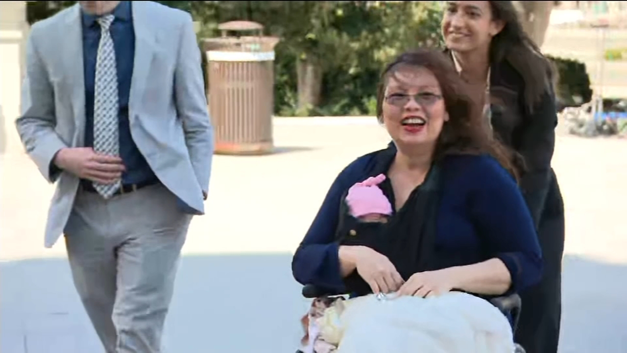 Sen. Duckworth makes history, casts vote with baby on Senate floor