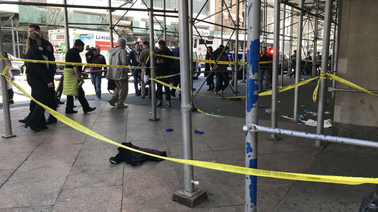 1 stabbed on street in Midtown Manhattan; FedEx driver in custody