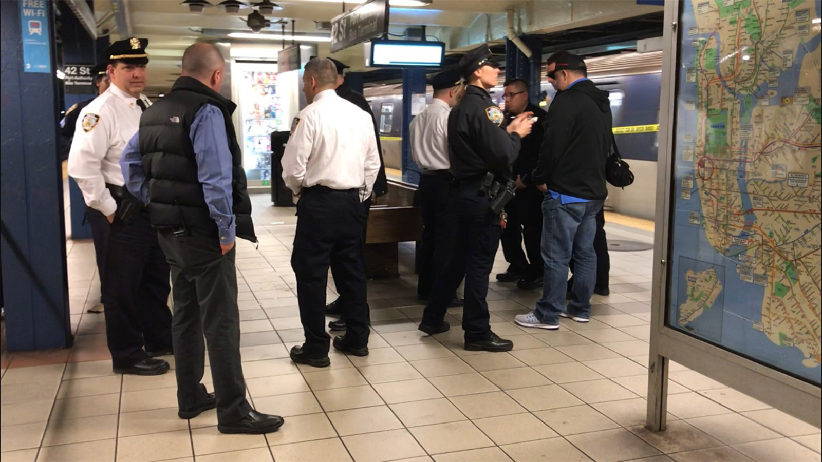 Rider slashed in dispute on New York City subway platform - ABC7 New York