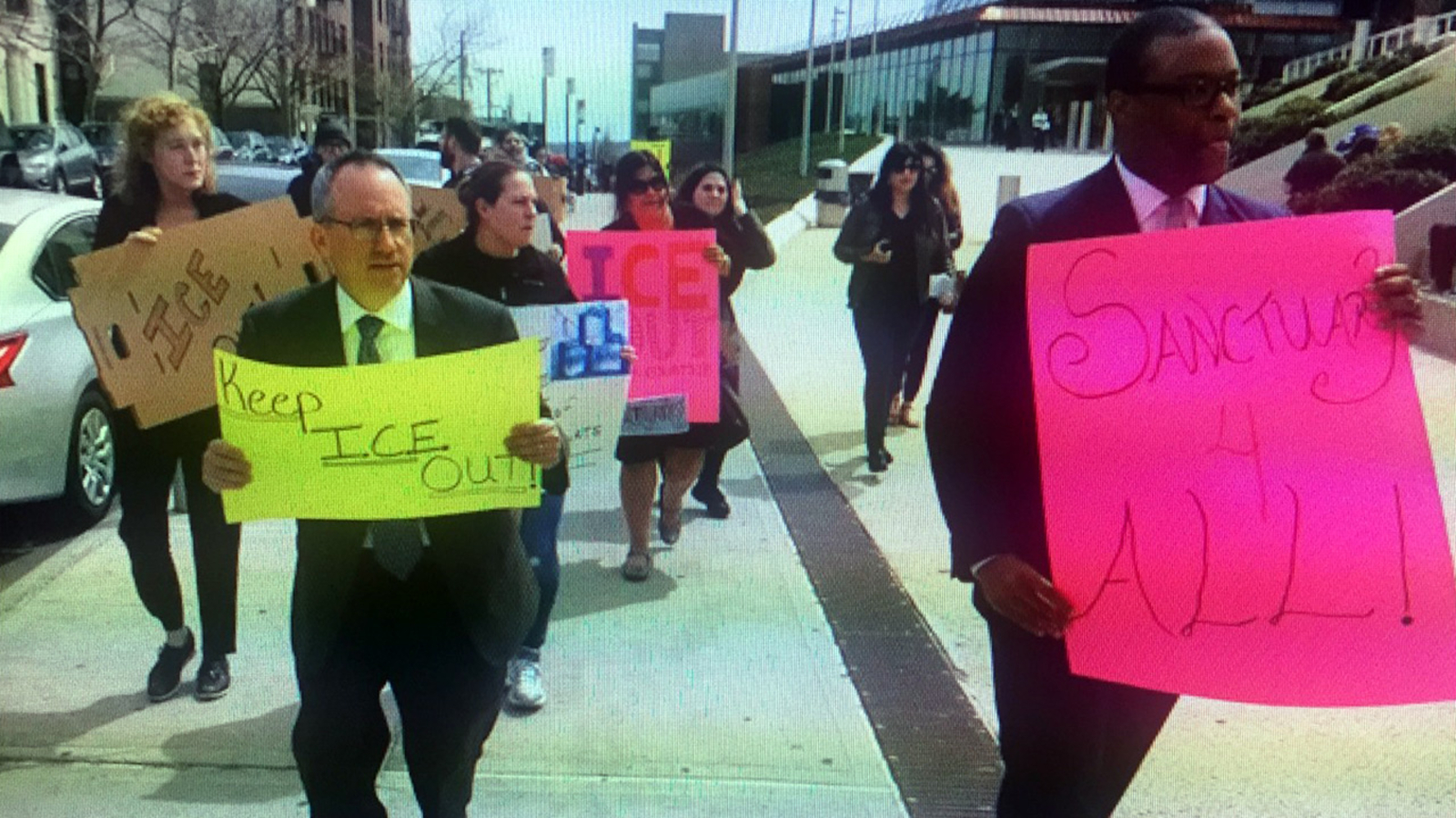 Governor Andrew Cuomo condemns ICE arrest tactics, threatens lawsuit ...