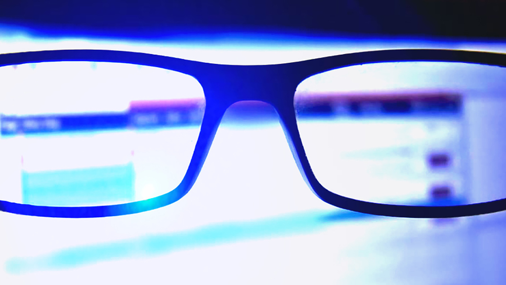 Dangers of blue light - do special glasses help?