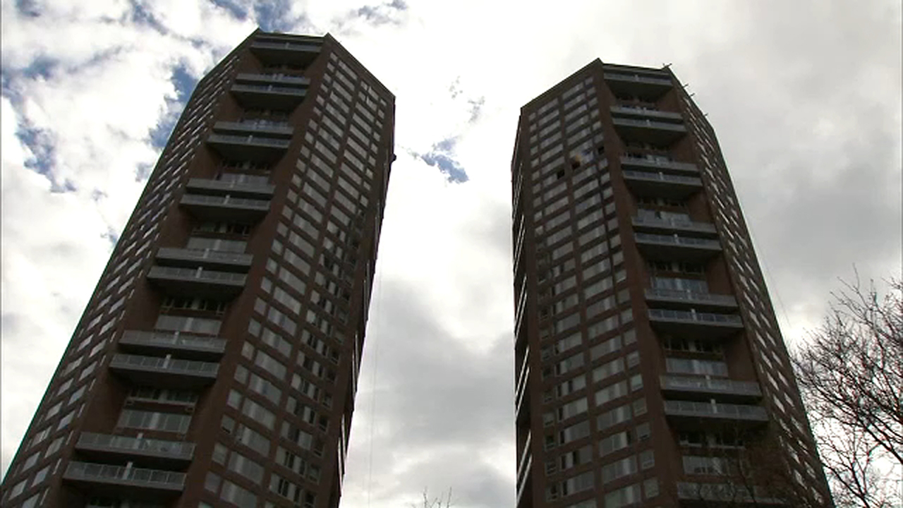12 hurt in East Harlem high-rise fire