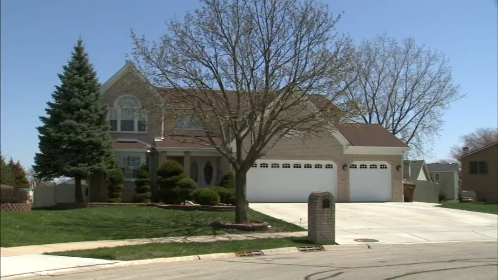 8 injured, 1 critically, in Glendale Heights backyard fire pit