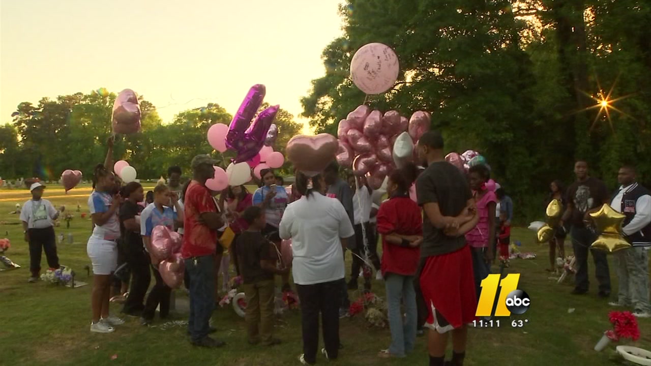 Vigil held to remembe victim of unsolved homicide