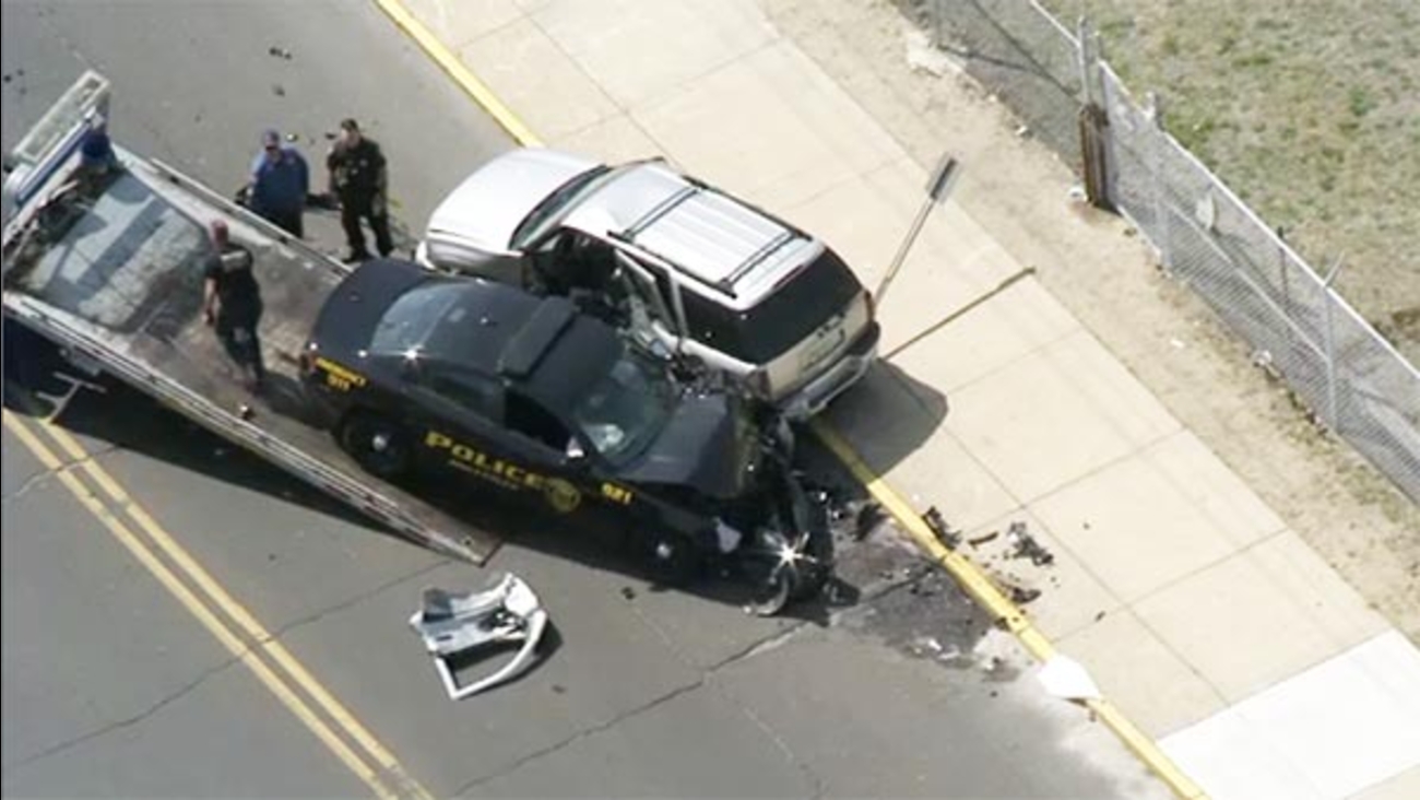 2 injured after police car, SUV collide in Millville, New Jersey 6abc