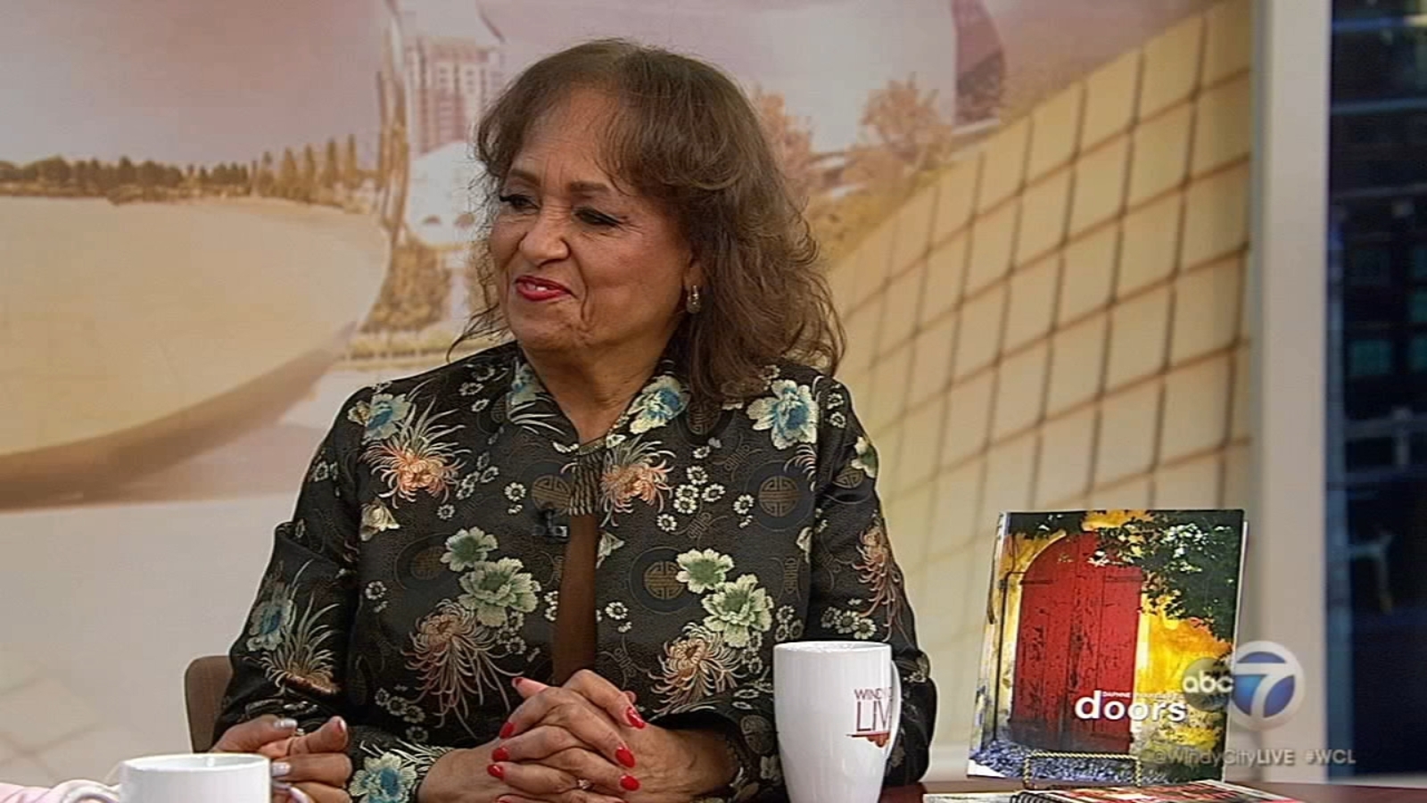 Daphne Maxwell Reid aka 'Aunt Viv' stops by - ABC7 Chicago