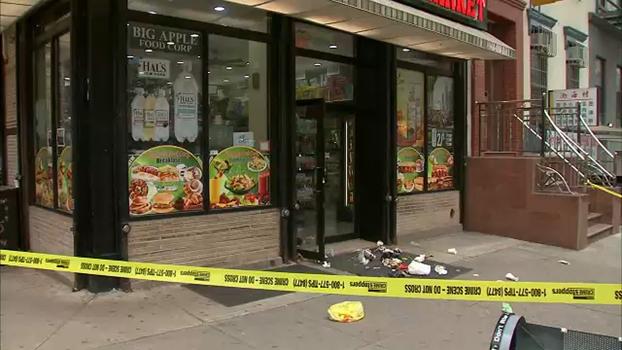 Police: Manhattan deli worker stabbed in fight over price of salad