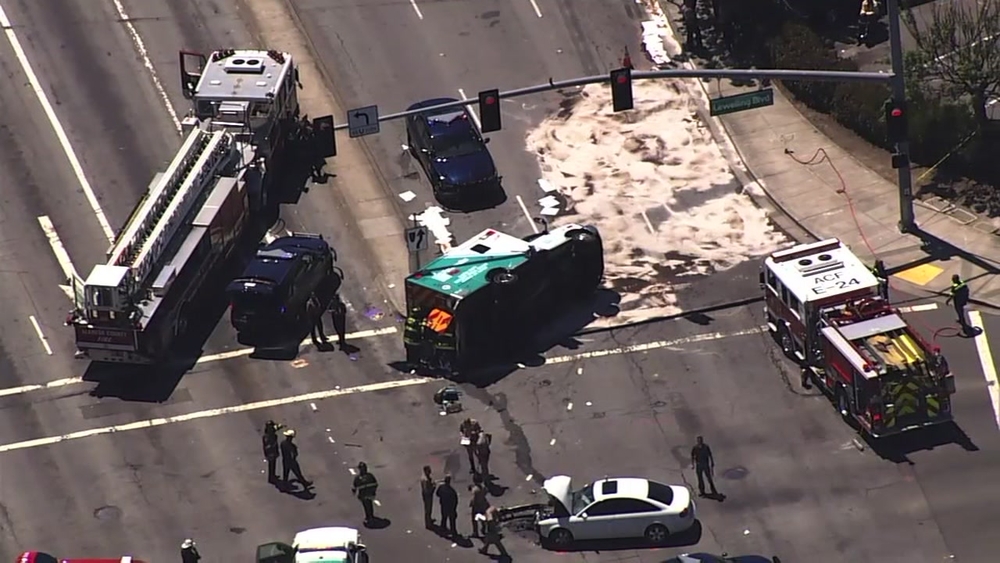 1 dead, 4 hurt in crash involving ambulance in San Lorenzo