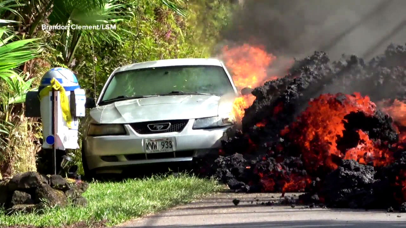 Timelapse Video Lava From Hawaii Volcano Swallows Car Abc7 Chicago