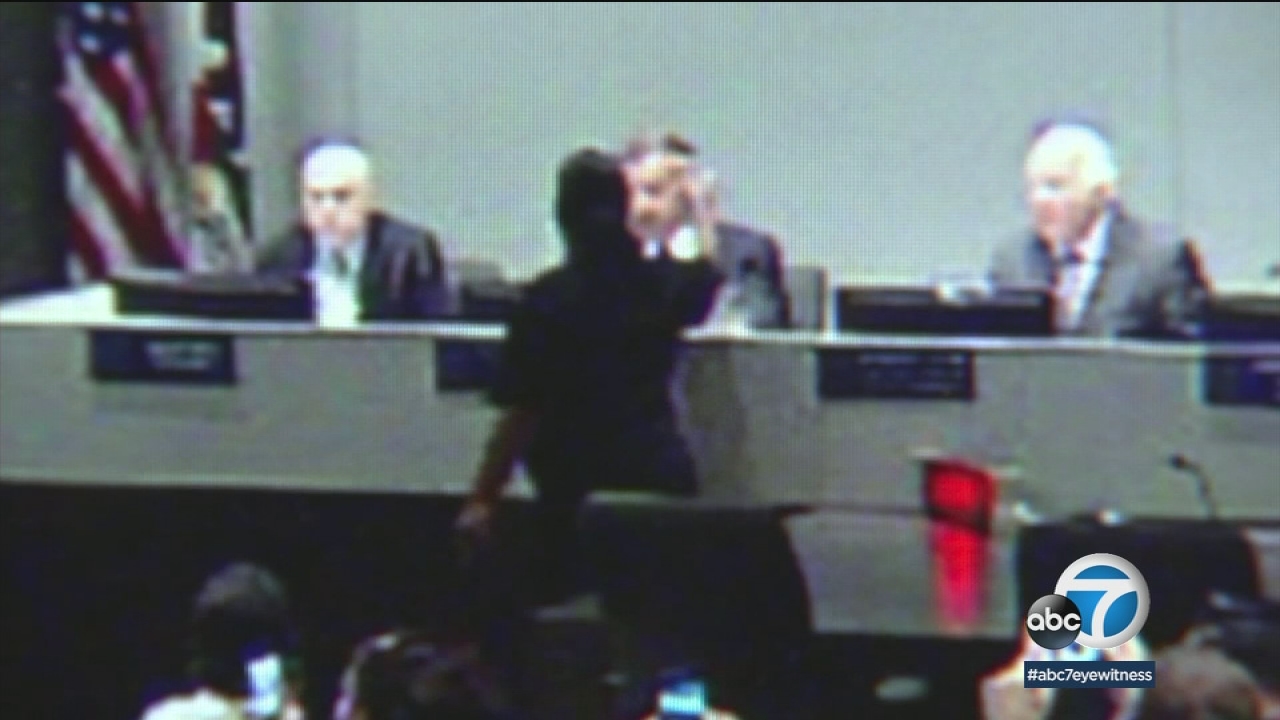 2 women arrested after substance thrown at lapd chief charlie beck lapd detention officer