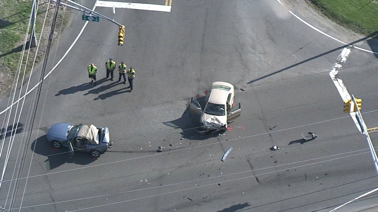 Crash on Route 70 in Medford, NJ; 2 hurt
