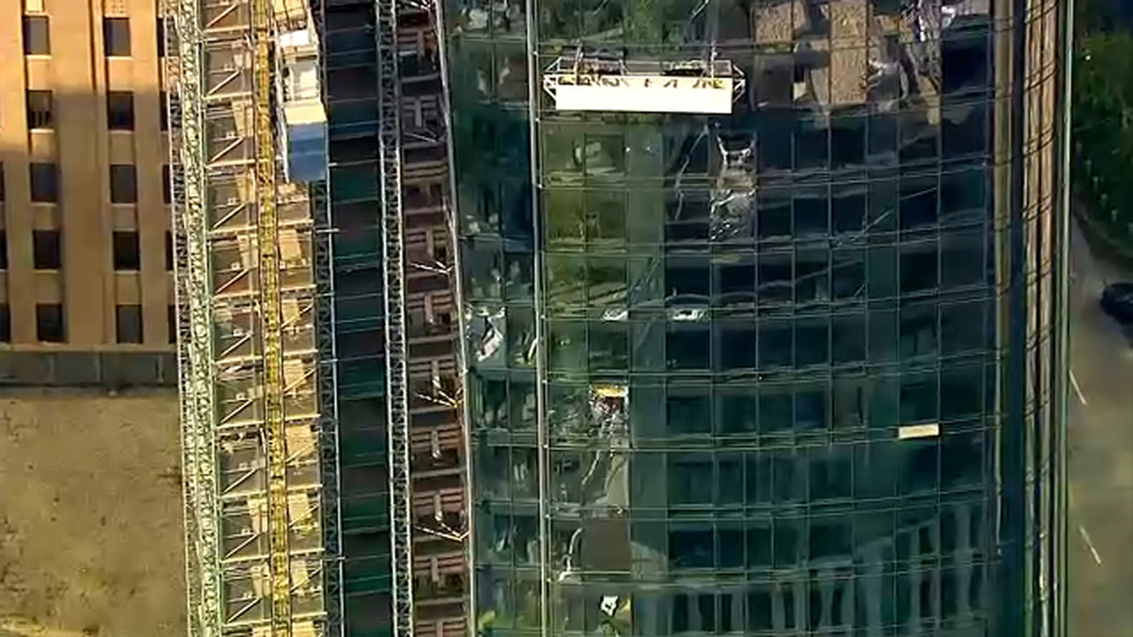 WATCH Dramatic video of 2 glaziers rescued from scaffold in Lower