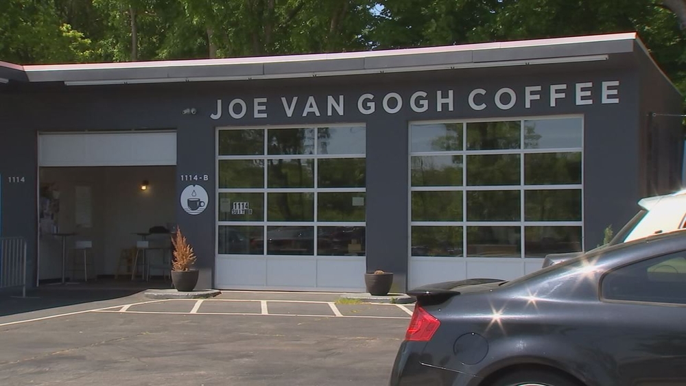 Coffee shop owner apologizes