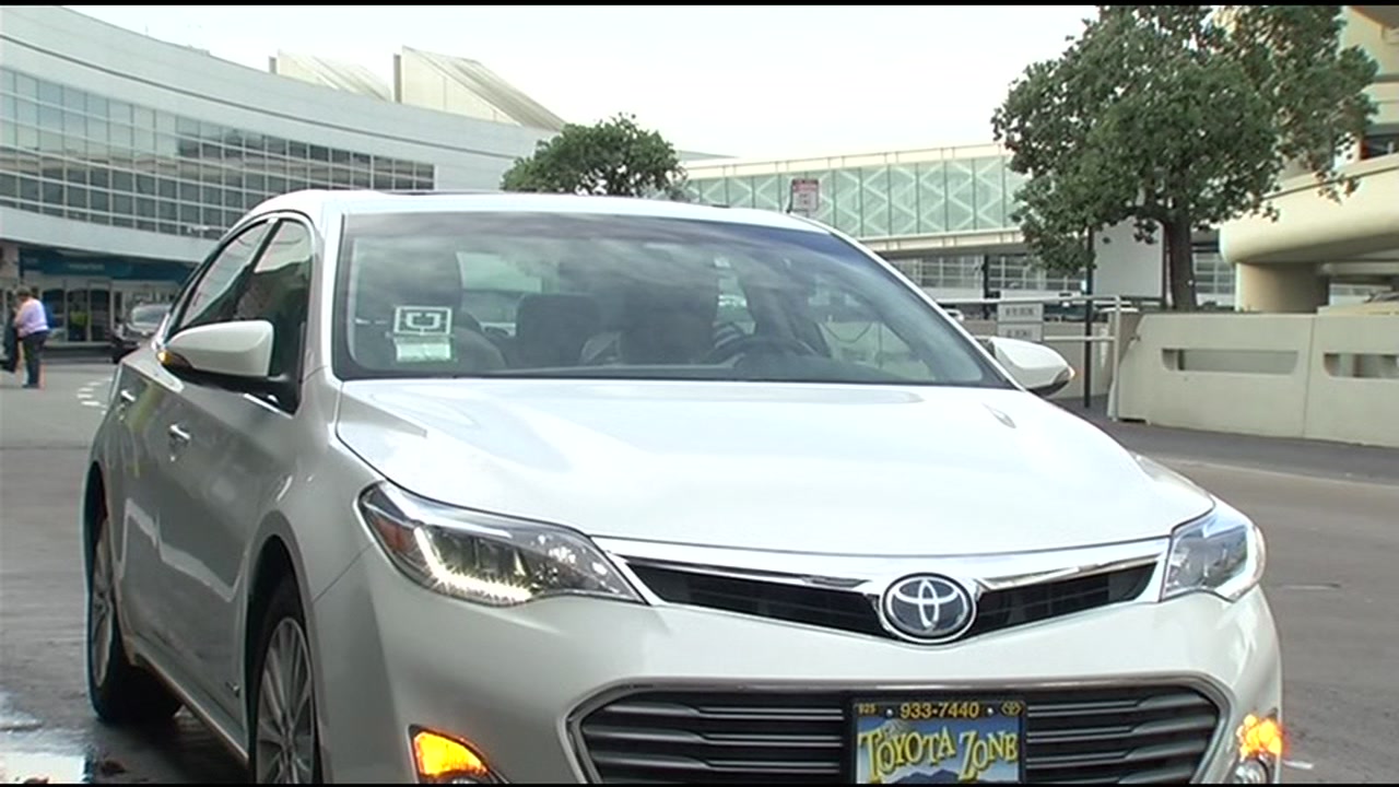 Curbside drop-off, pick-up at SFO will cost more for Lyft, Uber drivers
